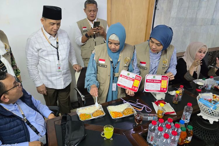 Tim Pengawas Haji Dewan Perwakilan Rakyat (DPR) Republik Indonesia saat sidak layanan kesehatan jemaah haji di Mekkah, Arab Saudi, Selasa (11/6/2024). 