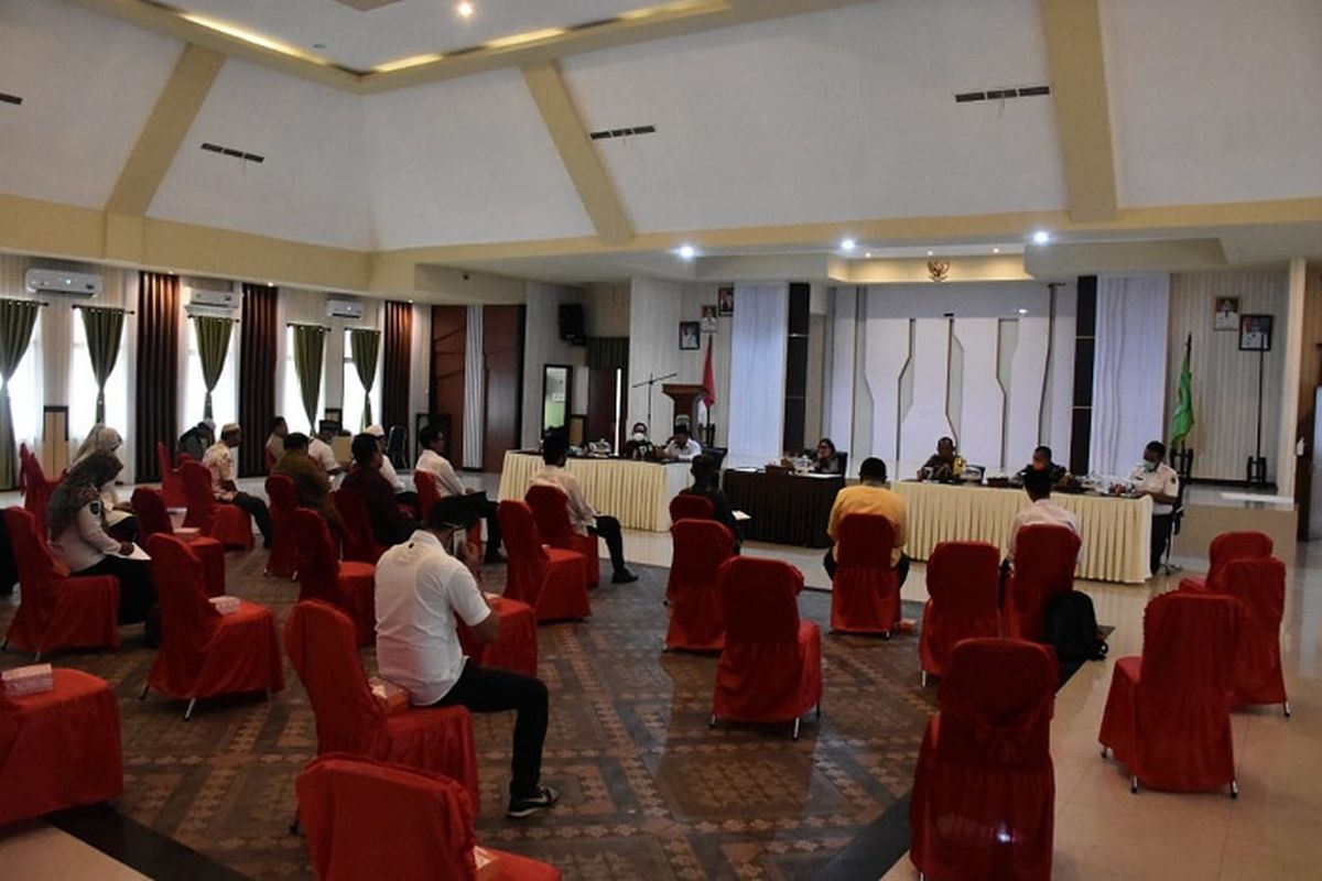 Pertemuan terbatas Pemkab Luwu Utara bersama para tokoh agama dan unsur Forkopimda, di Aula La Galigo Kantor Bupati, Rabu (1/4/2020).