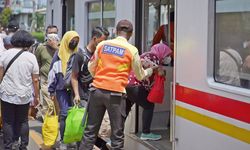 Aksi Sigap Petugas Stasiun POC Tangkap Pencuri Tas, Wujud Komitmen KAI Commuter Layani Pengguna