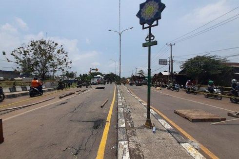 Banjir Kabupaten Bekasi: Jembatan Jalur Pantura Ambles akibat Luapan Citarum, Akses Truk Terputus