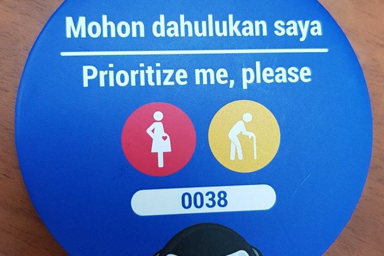 Pin prioritas bagi penumpang lansia hingga ibu hamil di MRT