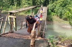 Jembatan Darurat Rusak Diterjang Banjir, Warga di Desa Ini Gunakan Jembatan Utama yang Jebol