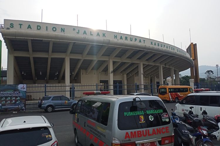 Dispora Kabupaten Bandung merasa terbantu dan senang dengan hadirnya Kementrian PUPR dan FIFA dalam upaya perbaikan Stadion Si Jalak Harupat yang nantinya akan digunakan untuk perhelatan akbar Piala Duni U-20