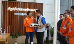 Peduli Pelanggan, Dirut KAI Kunjungi Penumpang KA Purwojaya yang Anjlok Sabtu Lalu