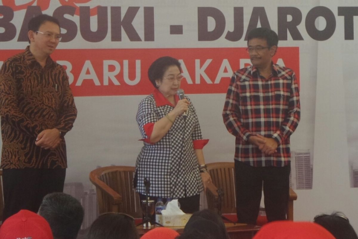Ketua Umum PDI-P Megawati ditemani pasangan cagub cawagub, Basuki Tjahaja Purnama-Djarot Saiful Hidayat, di Rumah Lembang, Rabu (15/3/2017). 