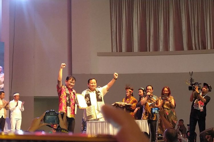 Prabowo Subianto dan Budiman Sujatmiko telah resmi mendeklarasikan relawan Prabowo-Budiman Bersatu (Prabu) di Marina Convention Center, Kota Semarang, Jawa Tengah (Jateng). 