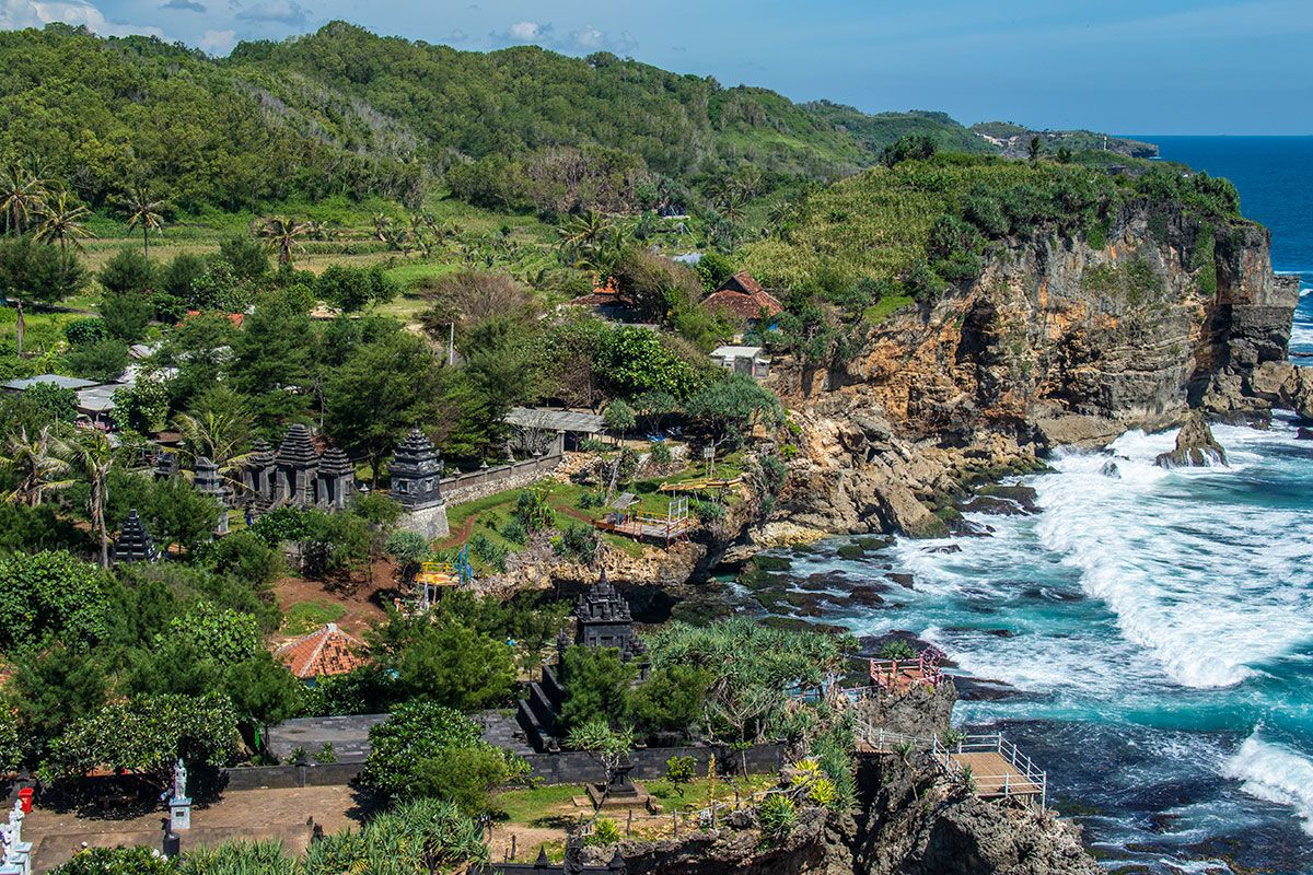 Pantai Ngobaran, salah satu obyek wisata di Kabupaten Gunungkidul.