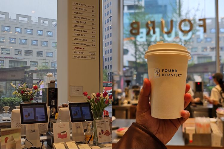 FourB coffee di dalam Galaxy Studio Hongdae.