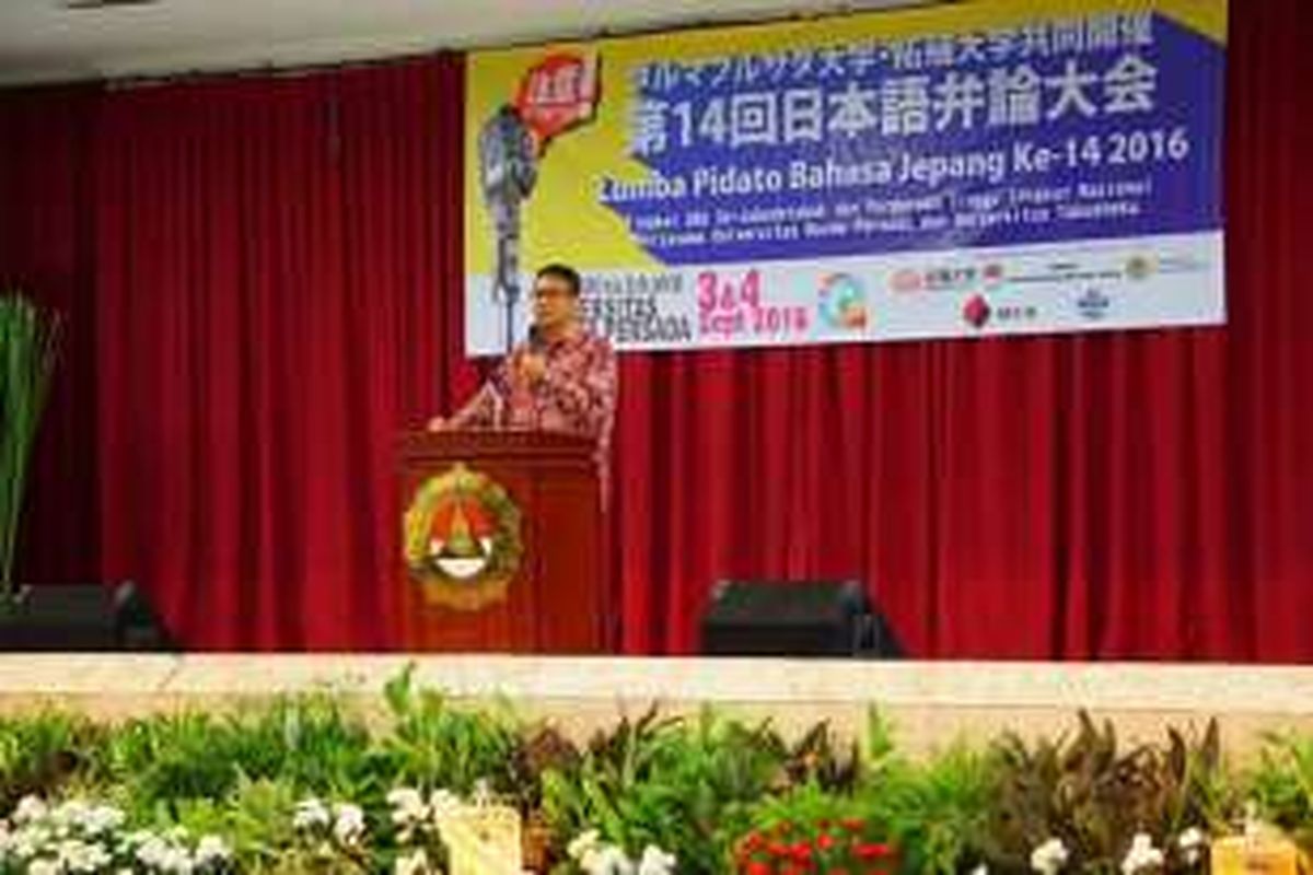 Rektor Unsada Dadang Solihin saat memberikan sambutan pada pembukaan acara Lomba Pidato Bahasa Jepang di Auditorium Grha Wira Bakti, Sabtu (3/9/2016)