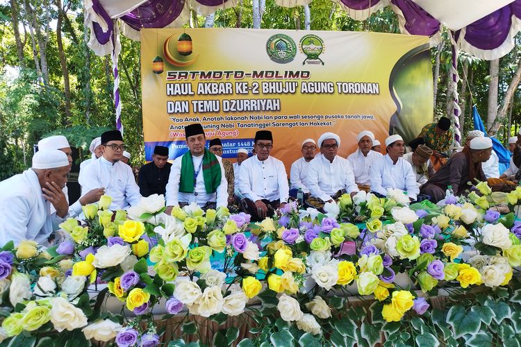 Ribuan Orang Banjiri Haul Bhuju' Agung Toronan Pamekasan, Trah Wali Songo, Sesepuh Ulama Jatim