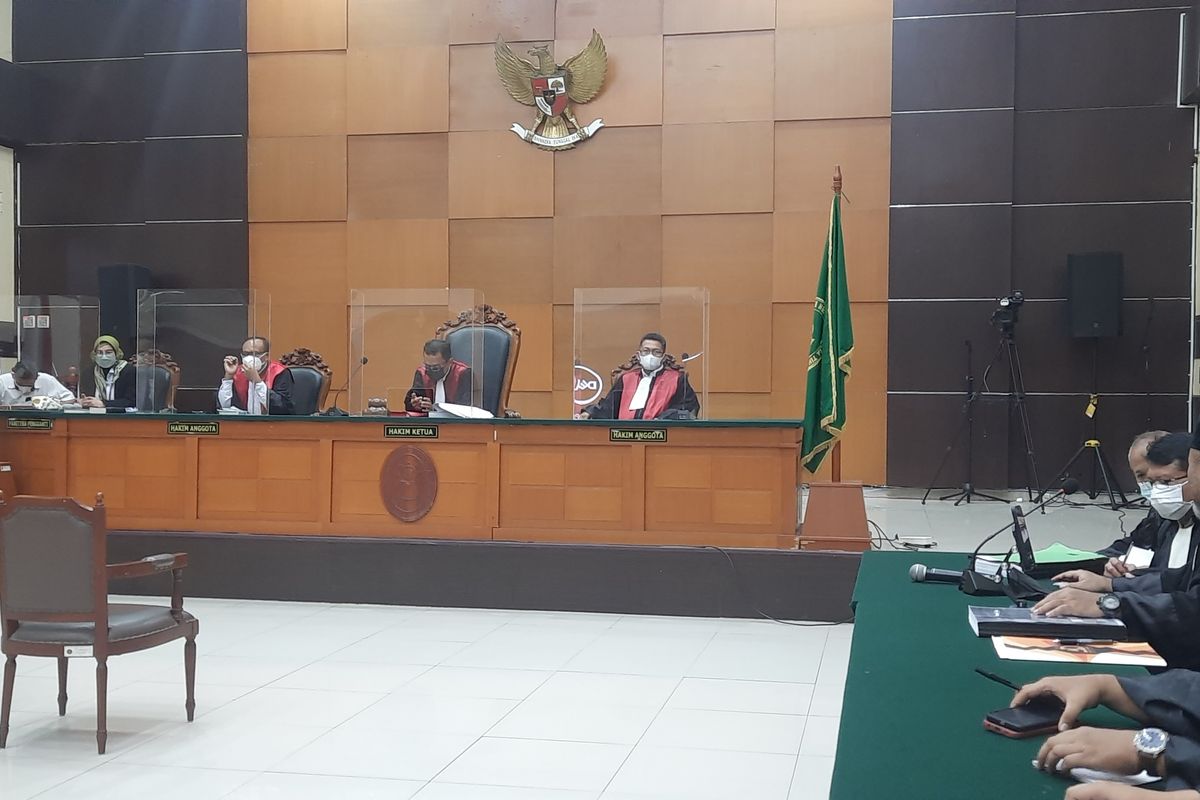 Sidang kasus kakek berinisial HM (89) yang dikeroyok hingga tewas di Jalan Pulo Kambing Raya, Cakung, Jakarta Timur, pada 23 Januari 2022. Sidang digelar di Pengadilan Negeri (PN) Jakarta Timur, Senin (18/4/2022).