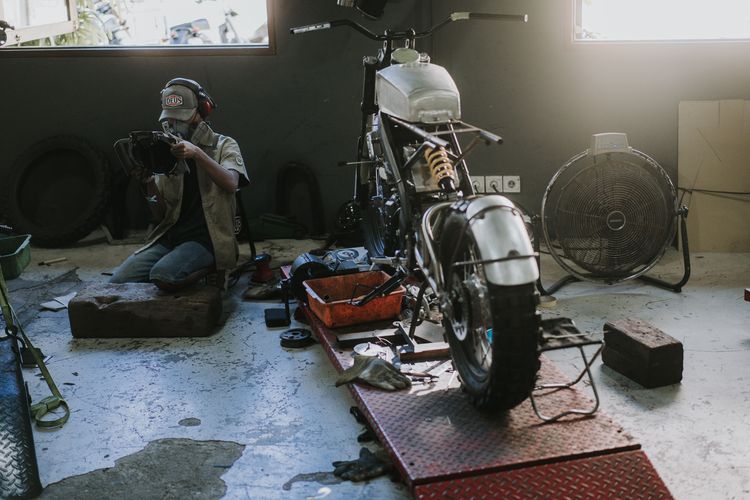 Yamaha XSR 155 Aka-Tombo kreasi Deus Ex Machina