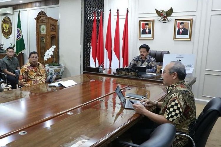 Menteri ATR/Kepala BPN Hadi Tjahjanto hadir dalam Rapat Koordinasi (Rakor) Percepatan Perolehan Tanah di Ibu Kota Nusantara (IKN) pada Senin (19/02/2024).