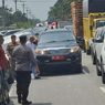 Arus Lalu Lintas Kacau gara-gara Mobil Dinas Pelat Merah di Pekanbaru Terobos Antrean