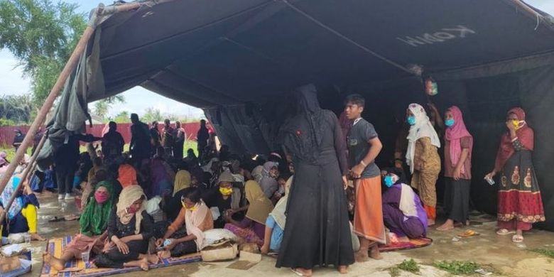 Pemerintah kota Lhokseumae mengatakan, 297 orang pengungsi Rohignya itu sudah dipindahkan ke kantor Balai Latihan Kerja (BLK) di kota itu.
