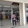 Salah Injak Rem, Mobil Innova di Palembang Tabrak Pintu Kaca MInimarket hingga ke Meja Kasir