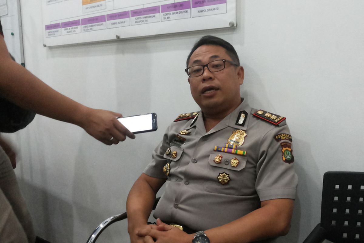 Ketua  Tim Satuan Pemberantas Pungutan Liar (Saber Pungli) Kota Depok, Ajun Komisaris Besar Faizal Ramadhani saat ditemui di Mapolresta Depok, Selasa (11/7/2017).