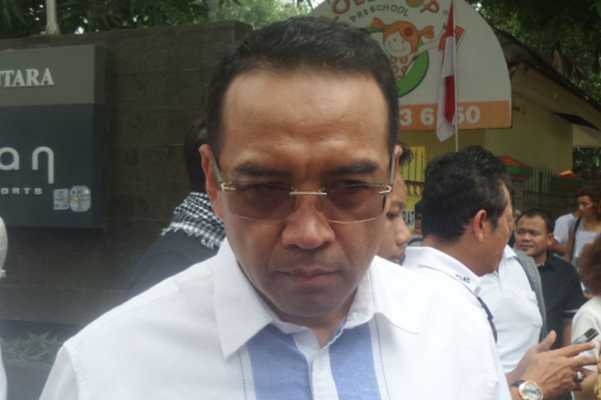 Anggota Fraksi PAN Teguh Juwarno saat mengikuti aksi damai di depan Kantor Kedutaan Besar Myanmar di Menteng, Jakarta Pusat, Sabtu (2/9/2017).
