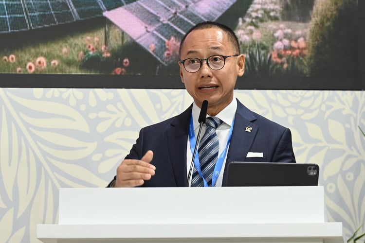 Wakil Ketua MPR RI dan Anggota Komisi XII DPR RI, Eddy Soeparno menjelaskan Indonesia potensi biofuel Indonesia pada sesi panel Driving The Renewable Revolution : Unleashing Indinesia Renewable Energy Ambition di Paviliun Indonesia pada acara Conference of the Parties (COP) ke-29 di Baku Olympic Stadium, Azerbaijan, Rabu (13/11/2024).
