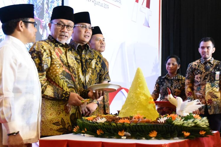 Acara syukuran turut dihadiri Ketua MPR RI Zulkifli Hasan, Wakil Ketua MPR Muhaimin Iskandar dan Ahmad Basarah, dan Sekretaris Jenderal MPR Maruf Cahyono.