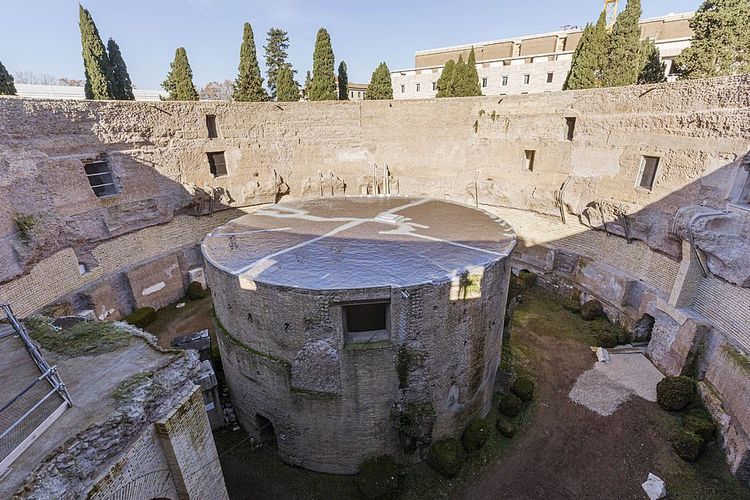 Mausoleum yang dibangun untuk Kaisar Pertama Romawi, Kaisar Augustus, telah dipugar dan akan dibuka untuk umum pada 2021. Mausoleum yang terletak di Kota Roma, Italia, tersebut sempat digunakan sebagai gedung teater untuk konser dan opera pada 1900-an.