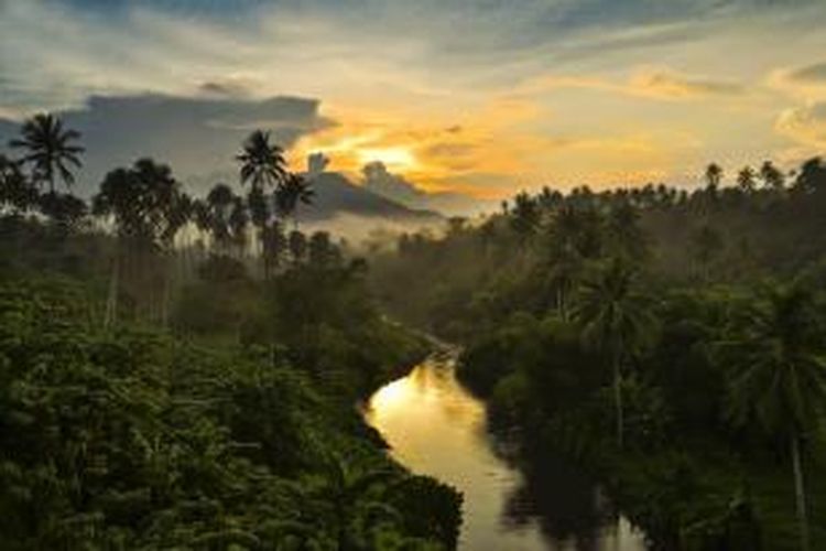 Foto Gunung Klabat karya Bobby Worotikan