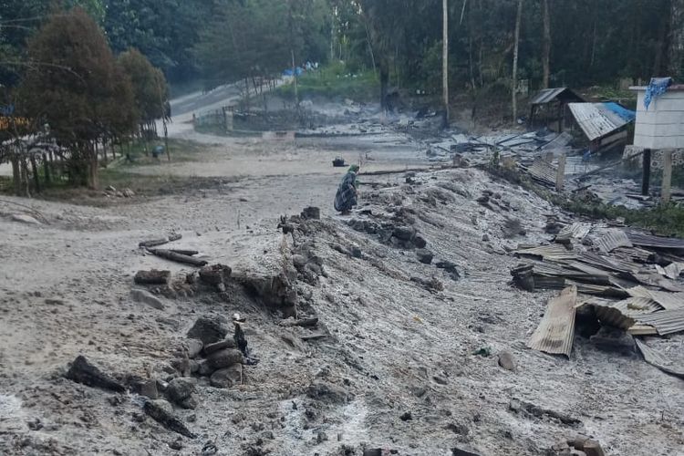 14 kantin milik warga di kawasan wisata Danau Sano Limbung, Desa Golo Lujang, Kecamatan Boleng, Kabupaten Manggarai Barat, NTT, hangus terbakar pada Jumat (25/8/2023) dini hari
