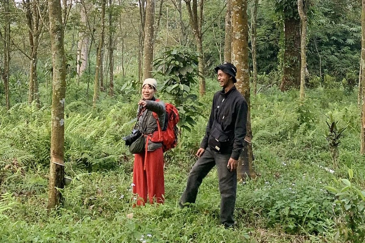 Fotografer, Sari Shibata membuat pameran foto yang merekam keseharian warga di Perkebunan Kalijompo, Jember, Jawa Timur.