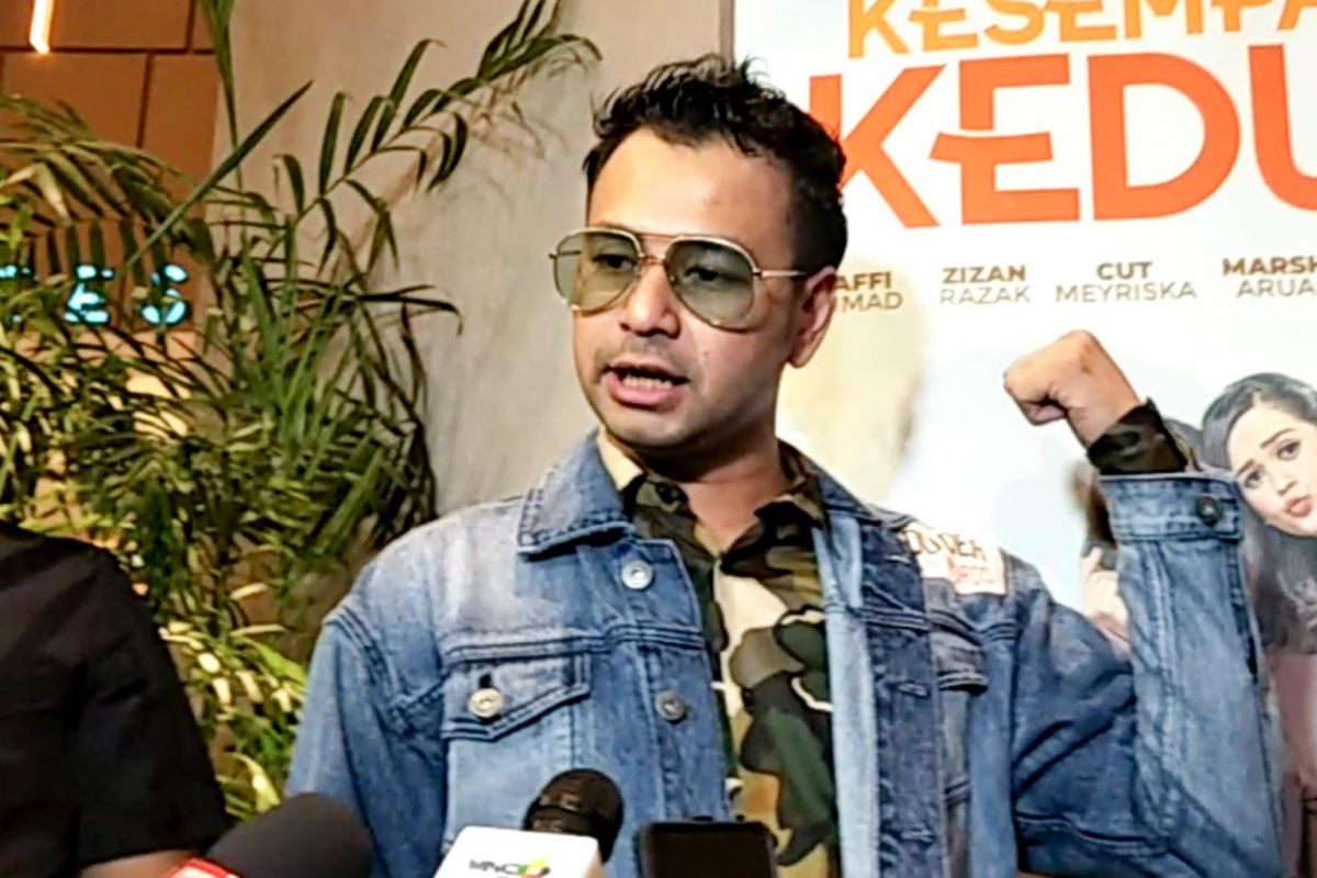 Artis peran yang juga pembawa acara Raffi Ahmad dalam jumpa pers film Kesempatan Keduda di XXI Epicentrum, Kuningan, Jakarta Selatan, Senin (8/10/2018).