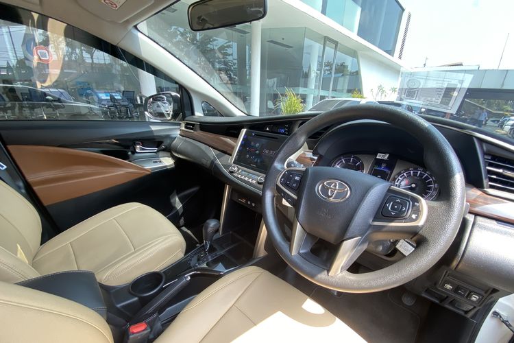 Interior Toyota Innova diesel