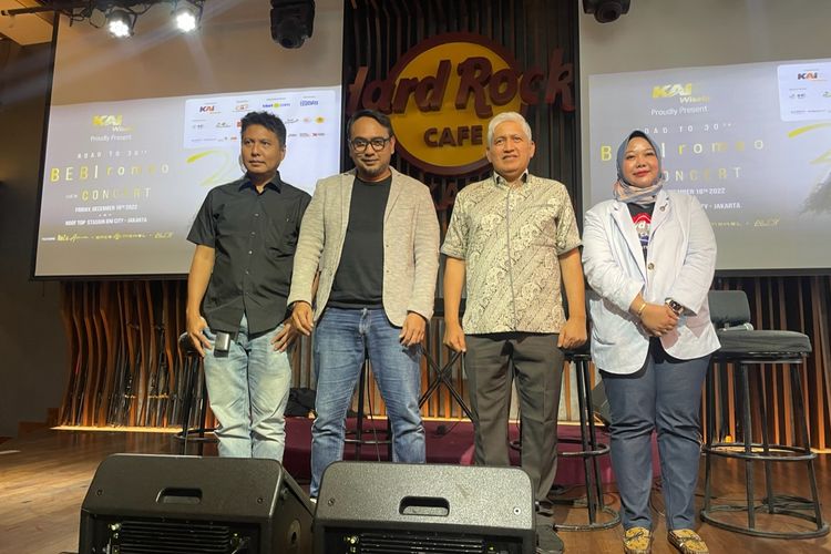 Bebi Romeo dan pihak penyelenggara saat ditemui di Hard Rock Cafe kawasan Senayan, Jakarta Selatan, Selasa (13/12/2022). 