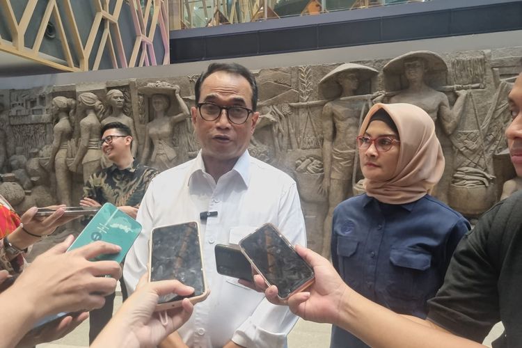 Menteri Perhubungan Budi Karya saat ditemui di Sarinah, Jakarta, Jumat (30/12/2023).