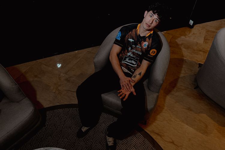 Persija Jakarta kembali bergerak di pengujung bursa transfer paruh musim 2025-2026. Macan Kemayoran resmi mendatangkan penjaga gawang potensial, Cyrus Margono, untuk memperkuat sektor kiper.