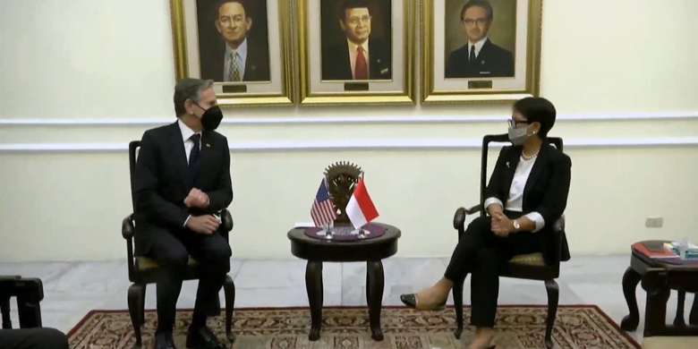 Indonesia's Foreign Minister Retno Marsudi (right) meets her US counterpart Antony Blinken (left) at the foreign ministry building in Jakarta on Tuesday, Dec. 14, 2021.  