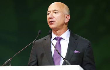 Jeff Bezos berbicara selama KTT COP26, di SECC di Glasgow, Skotlandia, Selasa, 2 November 2021. 