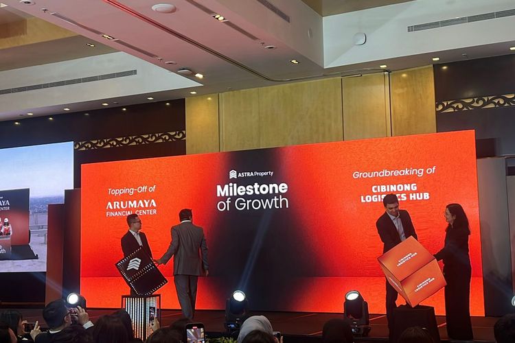 Astra Property mencapai milestone (batu loncatan) baru dalam pengembangan bisnisnya melalui seremoni topping off (tutup atap) proyek Arumaya Financial Center di TB Simatupang dan groundbreaking (peletakan batu pertama) Cibinong Logistics Hub, Bogor, Jawa Barat.