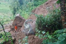 Batu Sebesar Rumah Menutup Akses 200 Warga Dua Dusun
