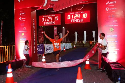 Pelari 74 Tahun Ikut Ajang Maraton Asics Relay Indonesia 2018