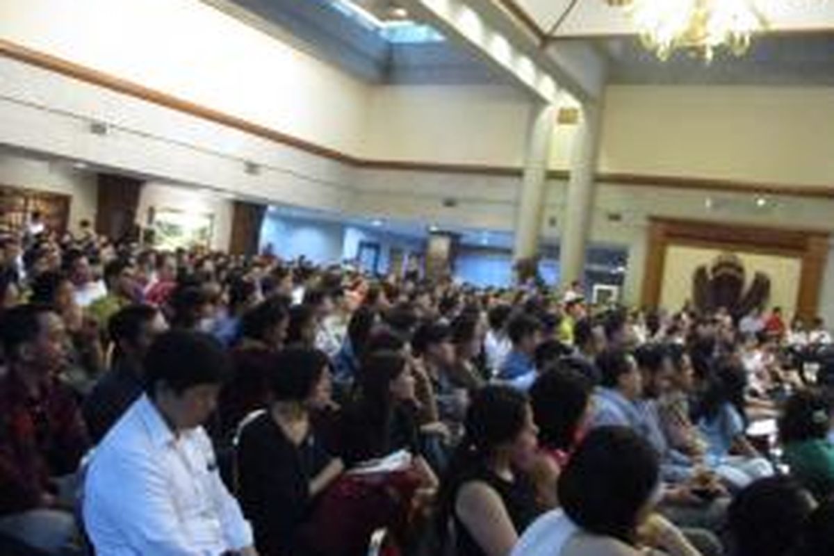 Sekitar 700 hadirin  bahkan termasuk warga asing seperti warga Singapura memadati ruang Riptaloka KBRI Singapura