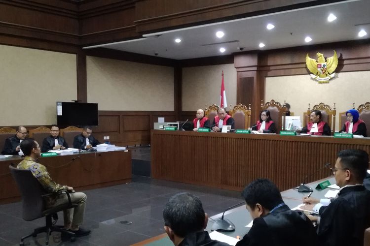 Sidang dakwaan Adik mantan Gubernur Banten Ratu Atut Chosiyah, Tubagus Chaeri Wardana alias Wawan    di Pengadilan Tindak Pidana Korupsi, Jakarta, Kamis (31/10/2019).