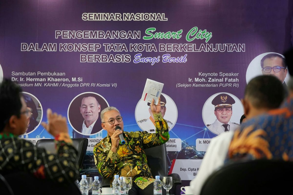 Direktur Utama (Dirut) PGN Arief Setiawan Handoko dalam forum diskusi publik di Jakarta, Rabu (8/11/2023). 