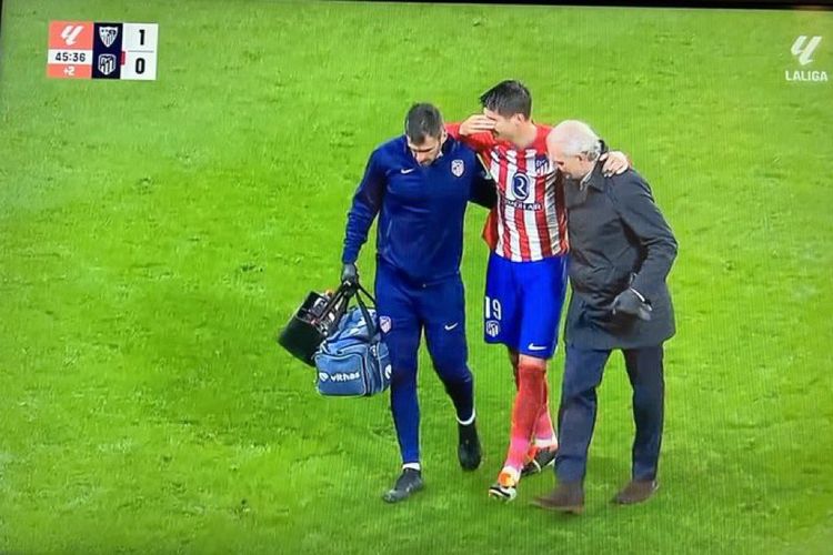 Bintang Atletico Madrid, Alvaro Morata, menderita cedera yang tampak serius pada kekalahan 0-1 dari Sevilla pada Senin (12/2/2024) dini hari WIB.