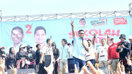 Senam Gemoy Bareng Warga Tangerang, Andra Soni Kampanyekan Program Sekolah Gratis