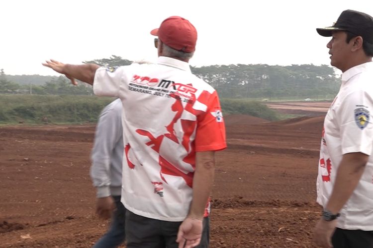 Wali Kota Semarang Hendrar Prihadi mengecek kondisi sirkuit BSB Mijen, Semarang saat akan dipakai gelaran MXGP Of Asia 2018 lalu