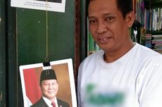 Pedagang Pasar Buku di Kota Malang Mulai Kebanjiran Pembeli Poster Foto Prabowo-Gibran