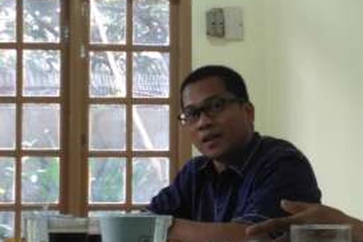 Anggota Komisi II Dewan Perwakilan Rakyat Yandri Susanto saat berdiskusi di kantor Formappi, Jakarta, Senin (9/1/2017) 