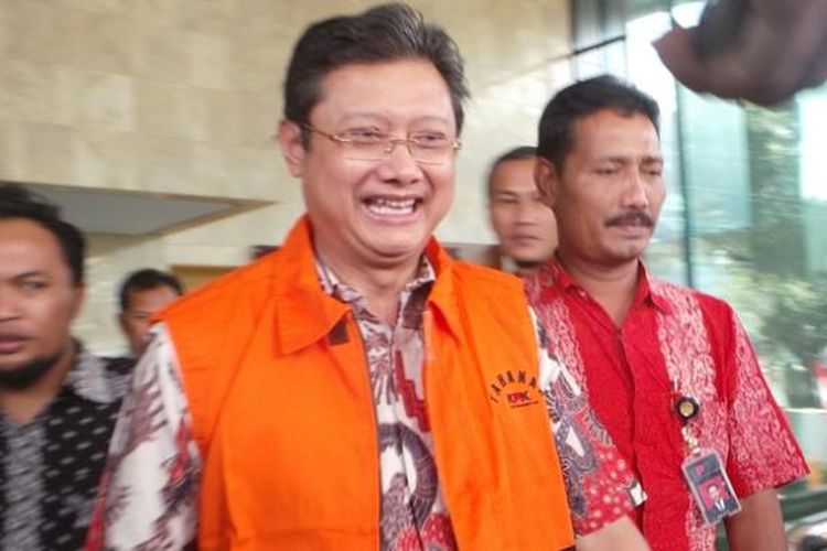 Komisi Pemberantasan Korupsi (KPK) menahan mantan Sekretaris Daerah Pemkot Bandung Edi Siswadi, Jumat (16/8/2013), terkait kasus dugaan suap penanganan perkara bantuan sosial Pemerintah Kota Bandung. 
