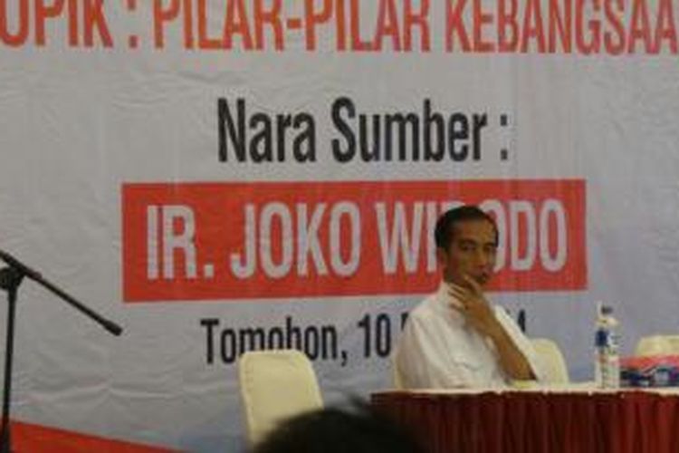 Bakal capres PDI Perjuangan sekaligus Gubernur Jakarta Joko Widodo saat menjadi nara sumber kuliah umum di Universitas Negeri Manado, Sulawesi Utara, Sabtu (10/5/2014).