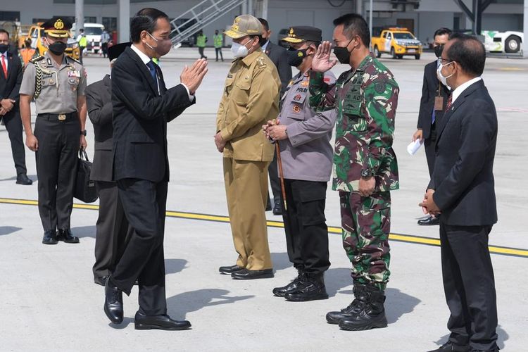 Foto Biro Pers, Media, dan Sekretariat Presiden: Presiden Joko Widodo bertolak ke luar negeri untuk kunjungan kerja ke 3 negara yakni Italia, Inggris Raya, dan Uni Emirat Arab (UEA), Jumat (29/10/2021).