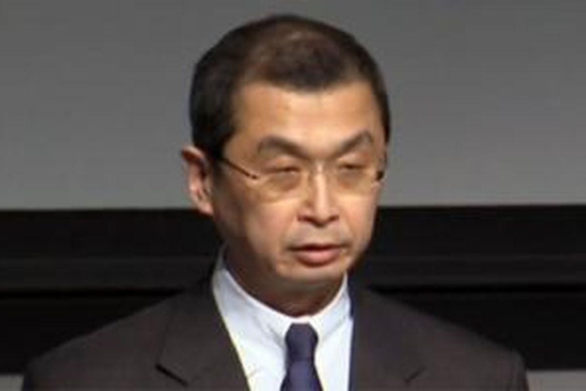 President Takata Corporation Shigehisa Takada menyatakan permintaan maaf terkait kasus kantong udara Takata saat konferensi pers di Jepang, Kamis (25/6/2015).